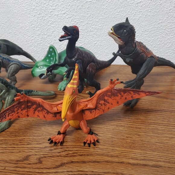 Action Figures - Lot of 11 Dinosaurs all Poseable w/Moveable Pieces - 6"-9" Tall - Picture 6 of 8